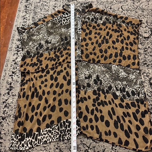 Goddess Wing mixed animal print Patterned Sheer Hi-Low Blouse - Picture 3 of 8